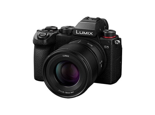 Περισσότερες πληροφορίες για "Panasonic Lumix S5 + 50mm F/1.8"